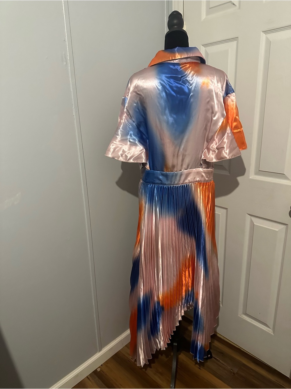 SHEIN Multicolor Satin Asymmetrical Pleated Shirtdress in Pink, Blue & Orange - Picture 8 of 12